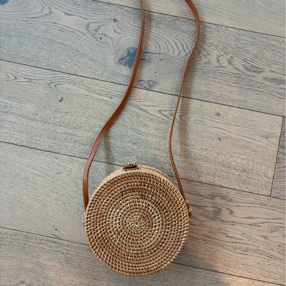 Round Woven Crossbody Bag in Tan